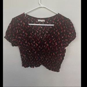 Aeropostale Black and Red Floral Crop Top - Medium